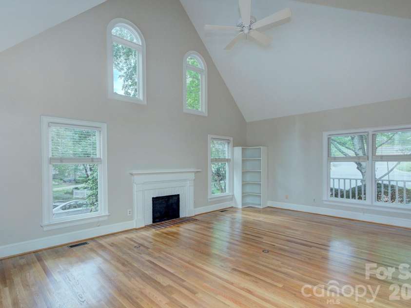 2000 Victorian Place, Charlotte, NC 28203.  MLS# CAR4393683, YatesRealty ID 31449. 