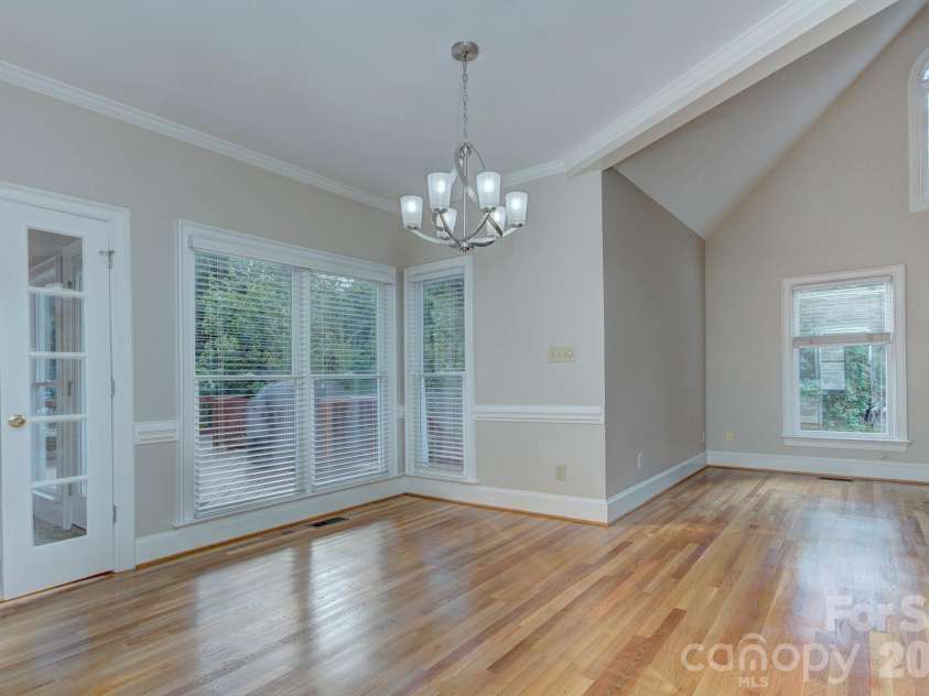 2000 Victorian Place, Charlotte, NC 28203.  MLS# CAR4393683, YatesRealty ID 31449. 
