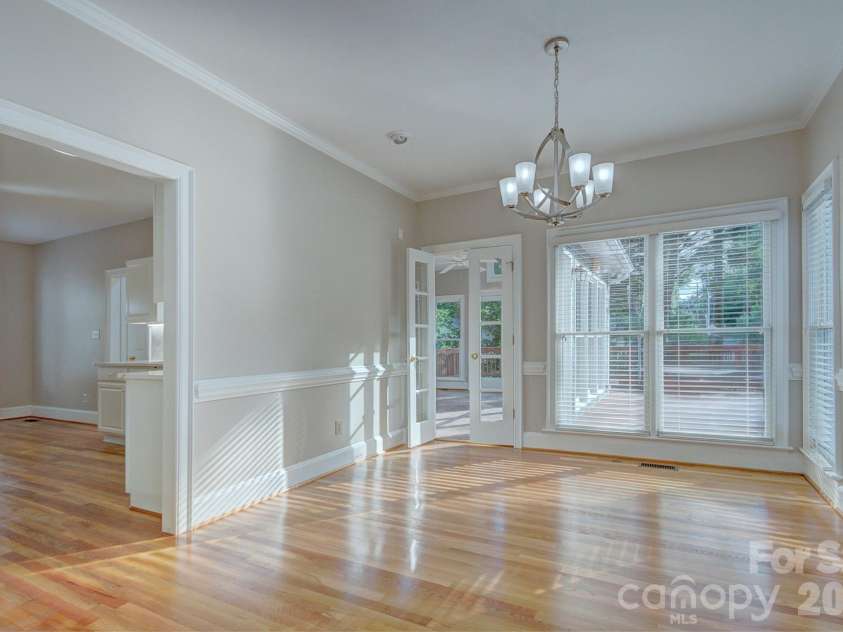 2000 Victorian Place, Charlotte, NC 28203.  MLS# CAR4393683, YatesRealty ID 31449. 