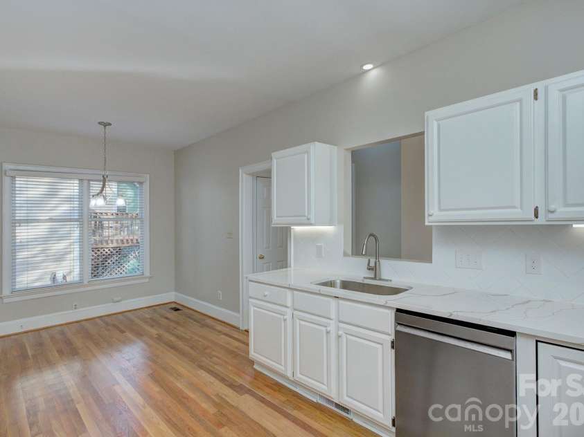 2000 Victorian Place, Charlotte, NC 28203.  MLS# CAR4393683, YatesRealty ID 31449. 