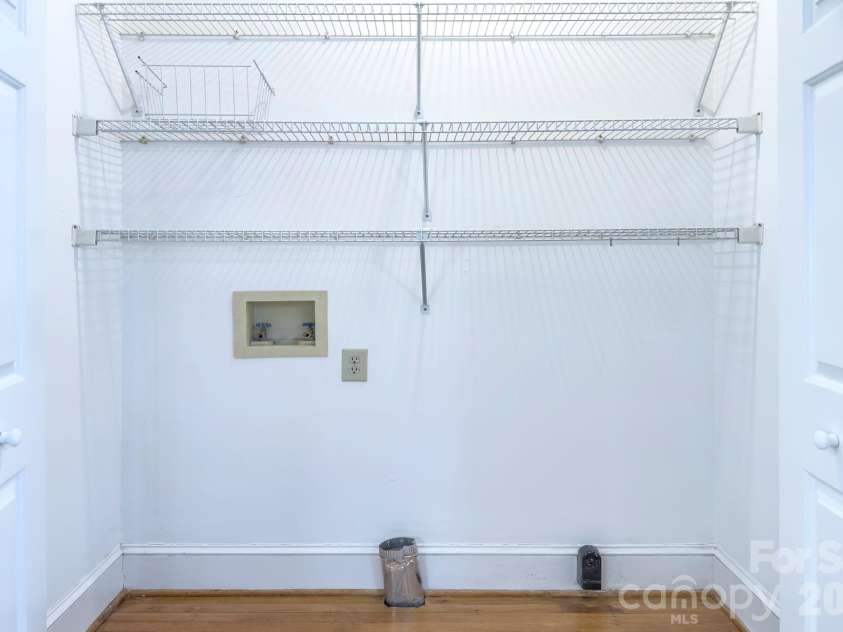 2000 Victorian Place, Charlotte, NC 28203.  MLS# CAR4393683, YatesRealty ID 31449. 