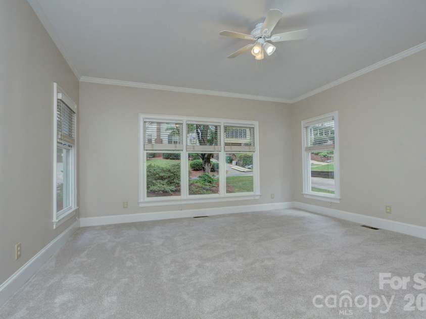2000 Victorian Place, Charlotte, NC 28203.  MLS# CAR4393683, YatesRealty ID 31449. 