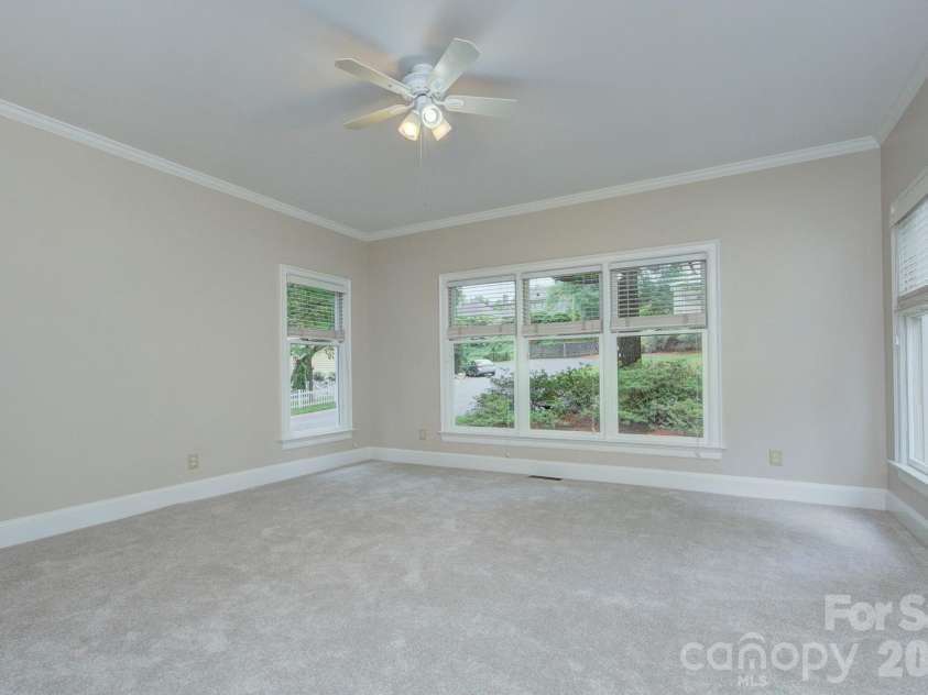2000 Victorian Place, Charlotte, NC 28203.  MLS# CAR4393683, YatesRealty ID 31449. 