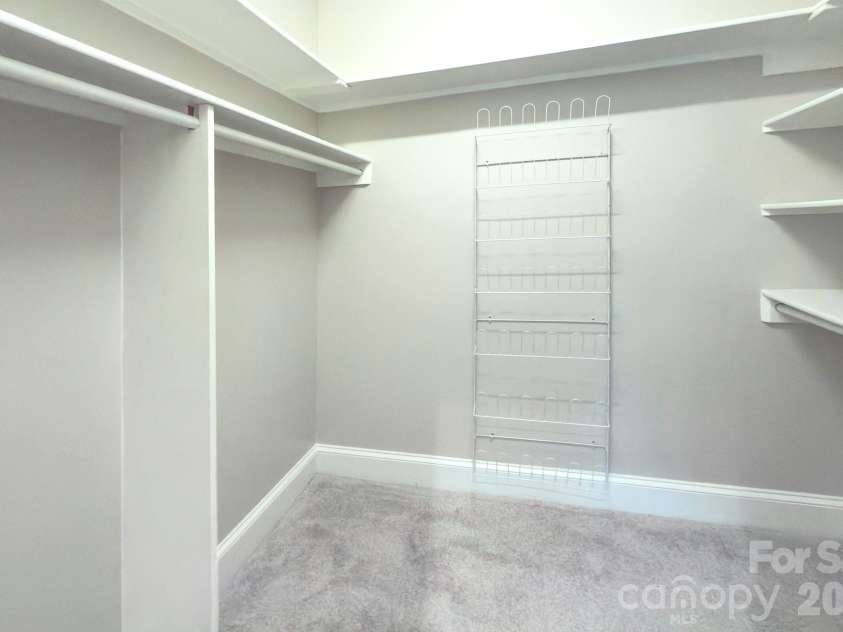 2000 Victorian Place, Charlotte, NC 28203.  MLS# CAR4393683, YatesRealty ID 31449. 