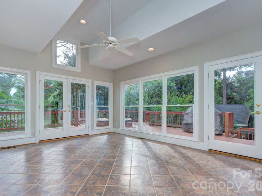 2000 Victorian Place, Charlotte, NC 28203.  MLS# CAR4393683, YatesRealty ID 31449. 