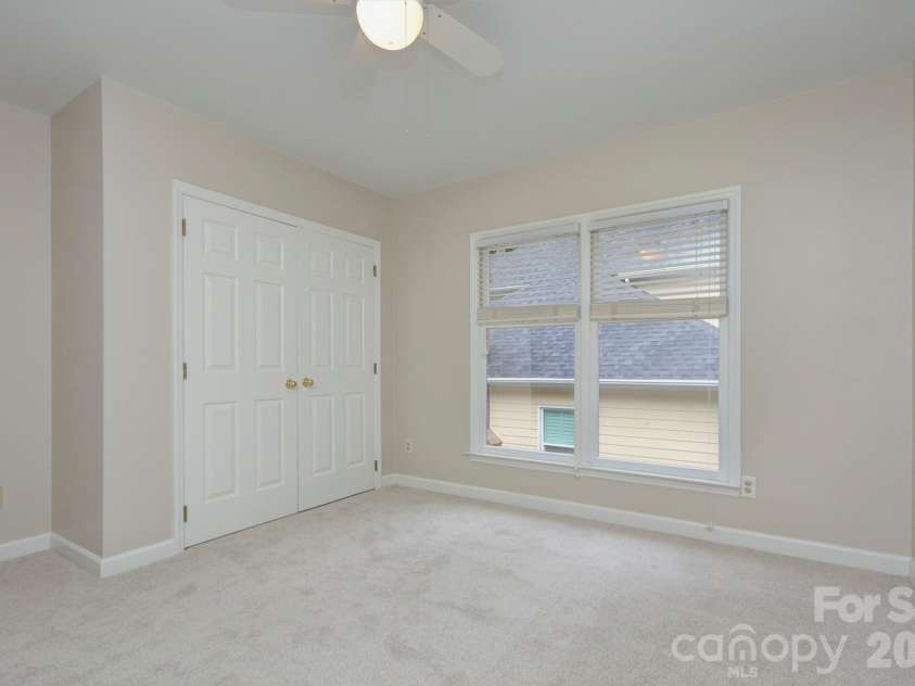2000 Victorian Place, Charlotte, NC 28203.  MLS# CAR4393683, YatesRealty ID 31449. 