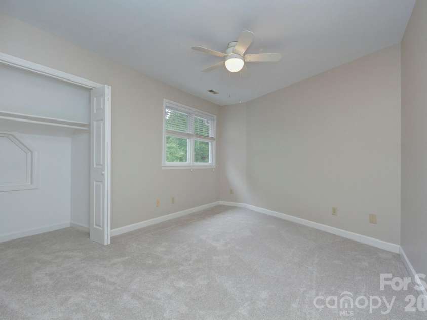 2000 Victorian Place, Charlotte, NC 28203.  MLS# CAR4393683, YatesRealty ID 31449. 