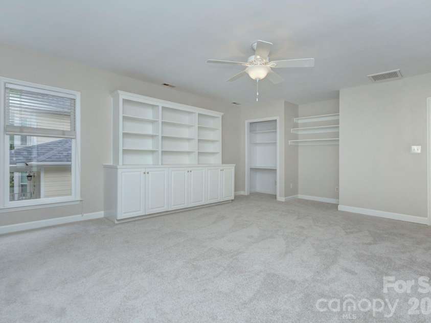 2000 Victorian Place, Charlotte, NC 28203.  MLS# CAR4393683, YatesRealty ID 31449. 