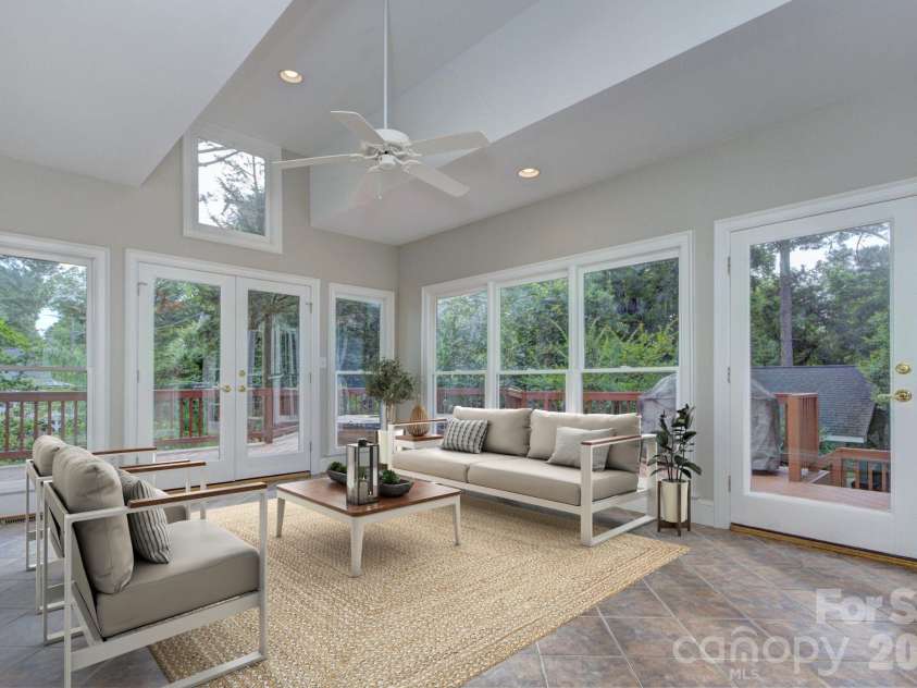 2000 Victorian Place, Charlotte, NC 28203.  MLS# CAR4393683, YatesRealty ID 31449. 
