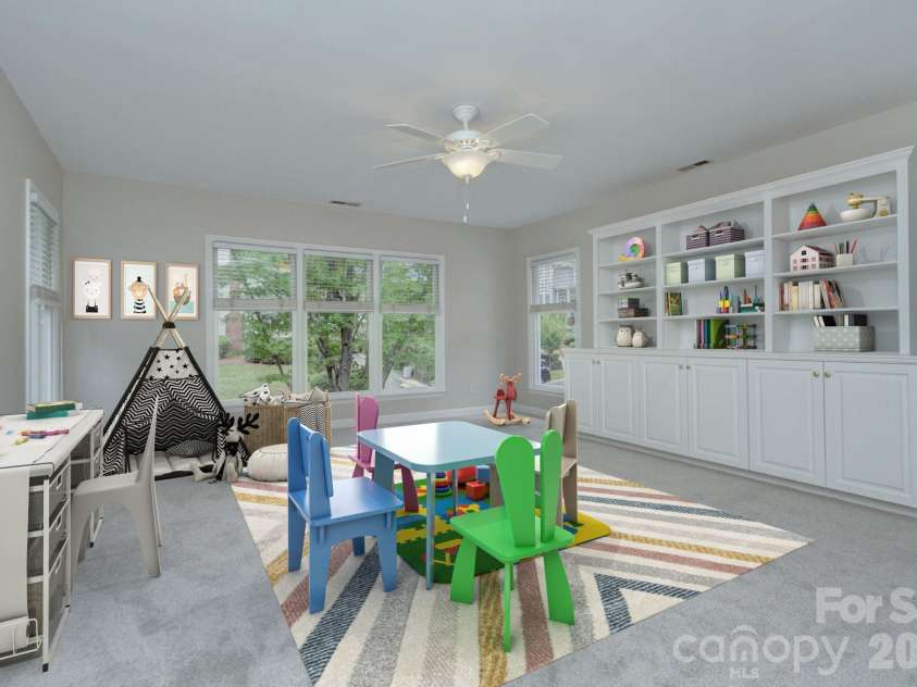2000 Victorian Place, Charlotte, NC 28203.  MLS# CAR4393683, YatesRealty ID 31449. 