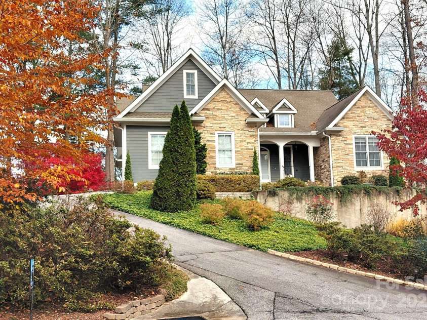 69 Benhurst Court, Hendersonville, NC 28791.  MLS# CAR4271065, YatesRealty ID 31450. 