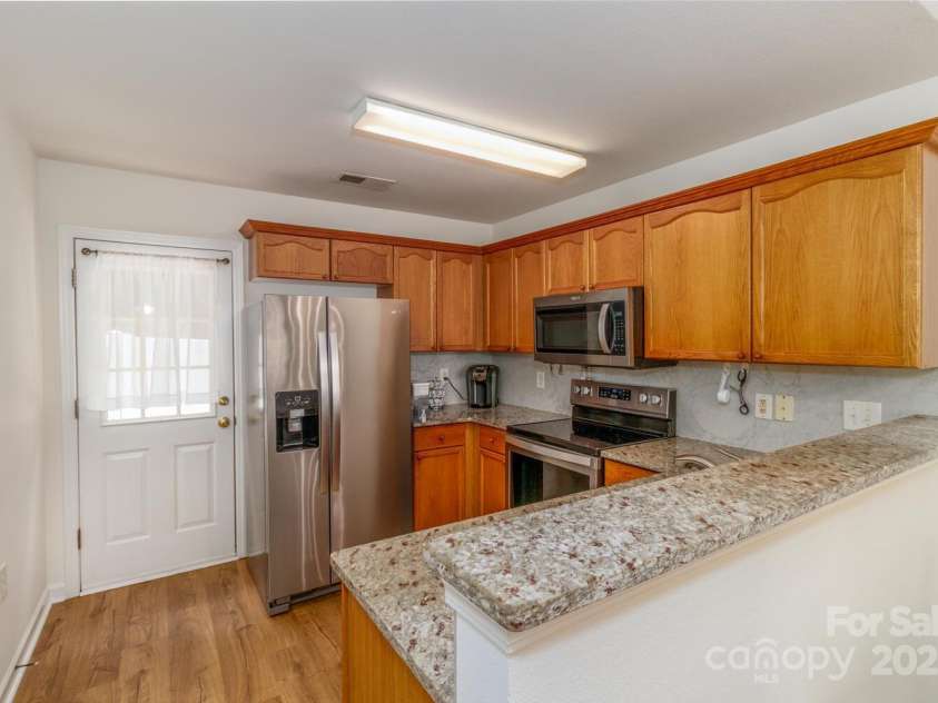 956 Olde Towne Way, Rock Hill, SC 29732.  MLS# CAR4284943, YatesRealty ID 31451. Kitchen
