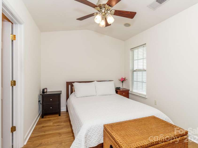 956 Olde Towne Way, Rock Hill, SC 29732.  MLS# CAR4284943, YatesRealty ID 31451. Primary BR with vaulted ceiling