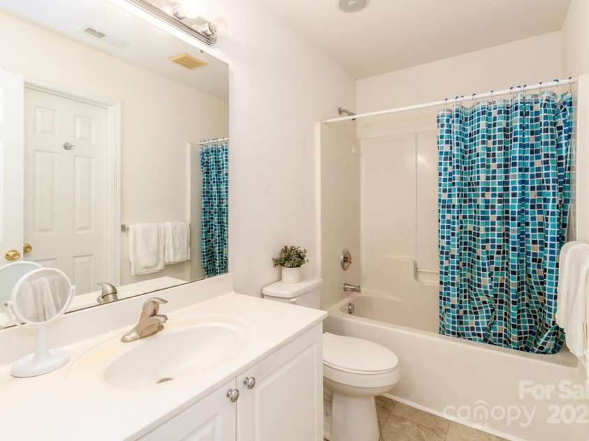 956 Olde Towne Way, Rock Hill, SC 29732.  MLS# CAR4284943, YatesRealty ID 31451. Primary full bath also has walk in closet