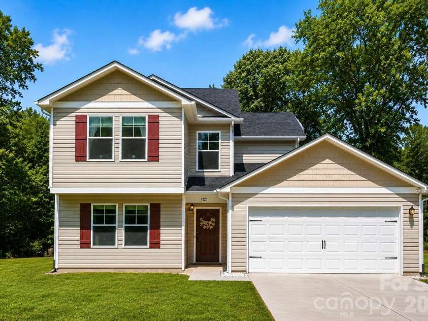 1121 Broad Street, Gastonia, NC 28054.  MLS# CAR4394098, YatesRealty ID 31452. 