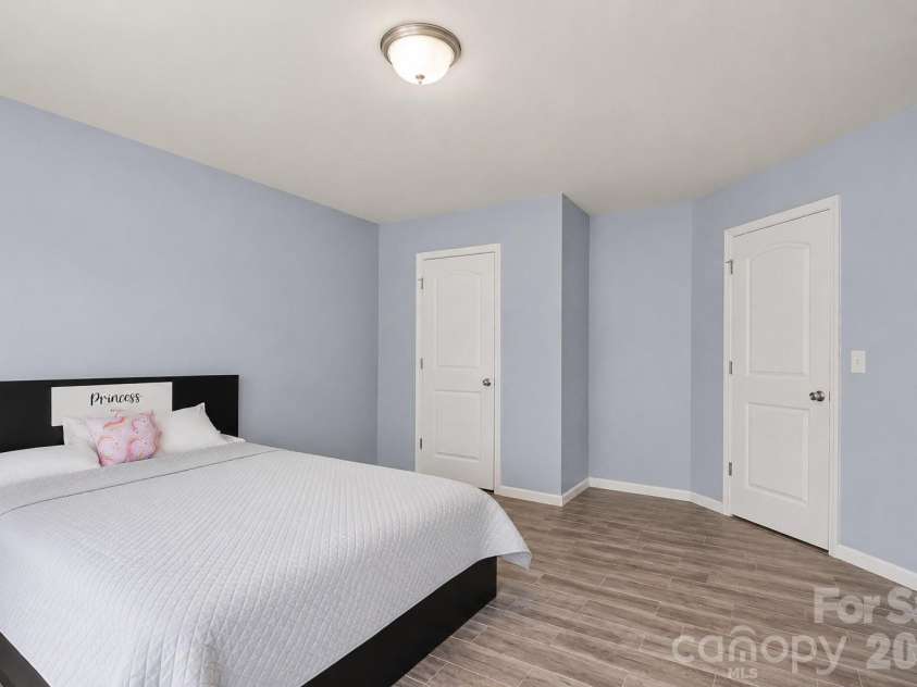 1121 Broad Street, Gastonia, NC 28054.  MLS# CAR4394098, YatesRealty ID 31452. 