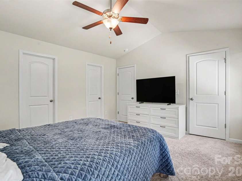 1121 Broad Street, Gastonia, NC 28054.  MLS# CAR4394098, YatesRealty ID 31452. 