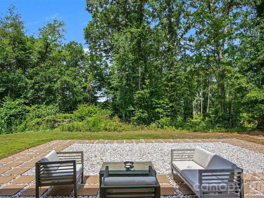 1121 Broad Street, Gastonia, NC 28054.  MLS# CAR4394098, YatesRealty ID 31452. 