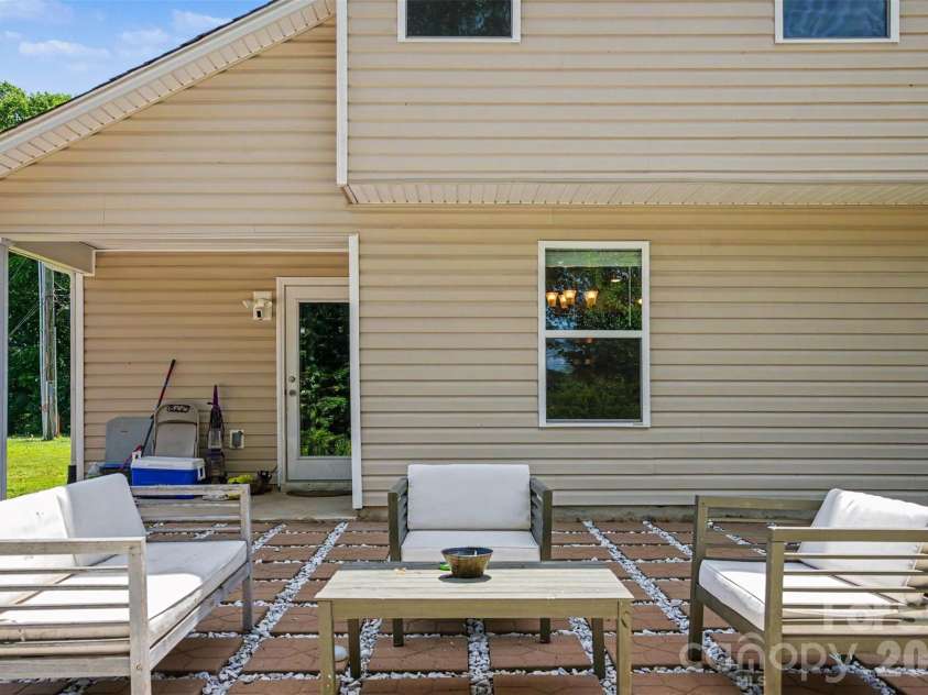 1121 Broad Street, Gastonia, NC 28054.  MLS# CAR4394098, YatesRealty ID 31452. 