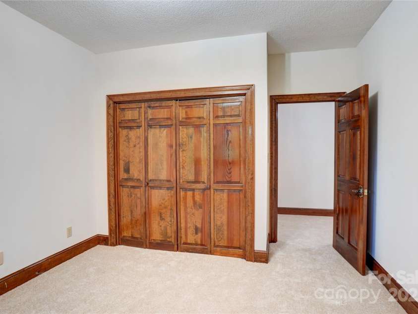 695 Knollcrest Drive, Concord, NC 28025.  MLS# CAR4266526, YatesRealty ID 31452. 