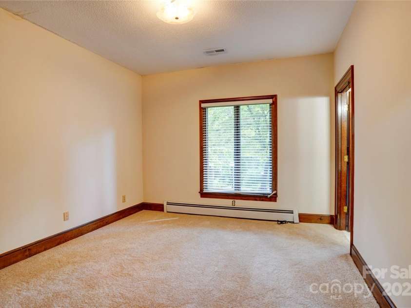 695 Knollcrest Drive, Concord, NC 28025.  MLS# CAR4266526, YatesRealty ID 31452. 