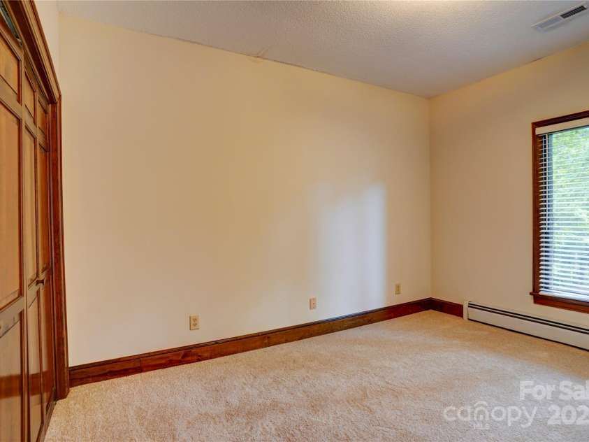 695 Knollcrest Drive, Concord, NC 28025.  MLS# CAR4266526, YatesRealty ID 31452. 