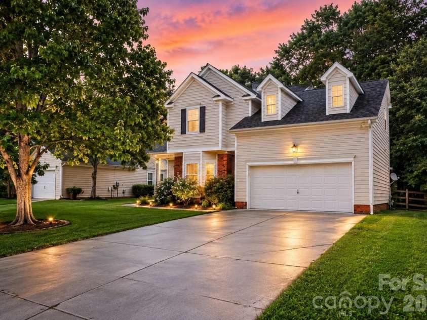 11327 Ridge Oak Drive, Charlotte, NC 28273.  MLS# CAR4394175, YatesRealty ID 31453. 