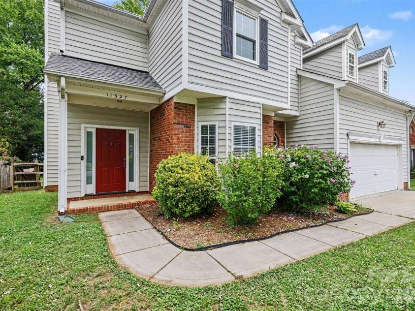 11327 Ridge Oak Drive, Charlotte, NC 28273.  MLS# CAR4394175, YatesRealty ID 31453. 