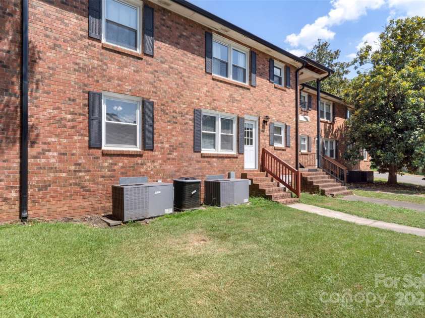 718 Maple Avenue, Gastonia, NC 28054.  MLS# CAR4278763, YatesRealty ID 31453. 