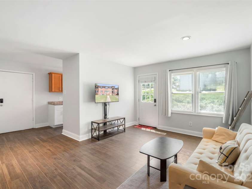 718 Maple Avenue, Gastonia, NC 28054.  MLS# CAR4278763, YatesRealty ID 31453. 