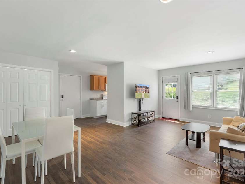 718 Maple Avenue, Gastonia, NC 28054.  MLS# CAR4278763, YatesRealty ID 31453. 