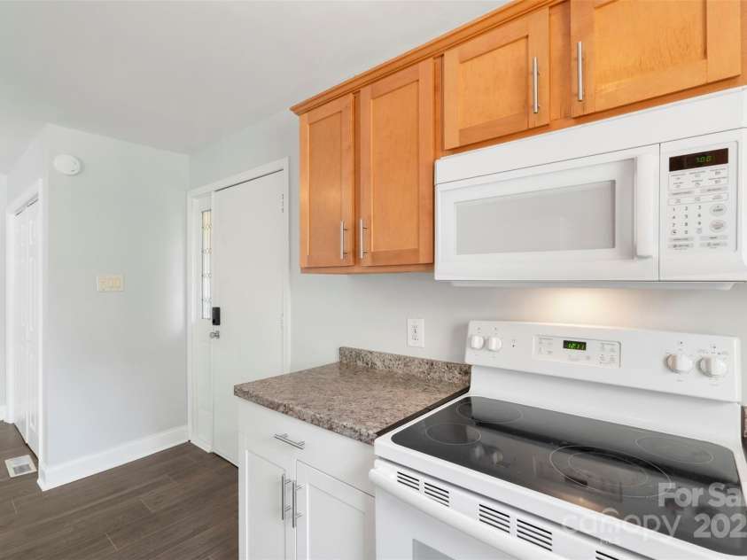 718 Maple Avenue, Gastonia, NC 28054.  MLS# CAR4278763, YatesRealty ID 31453. 