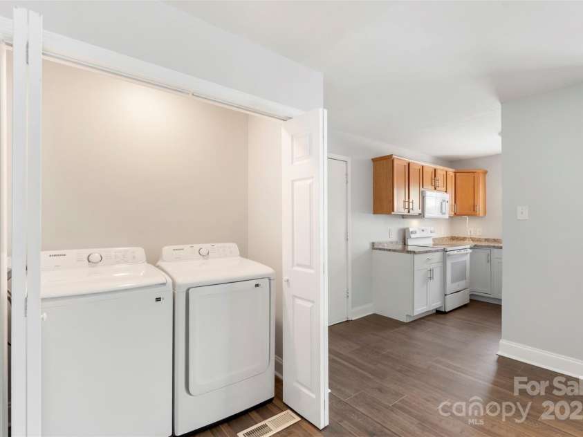 718 Maple Avenue, Gastonia, NC 28054.  MLS# CAR4278763, YatesRealty ID 31453. 