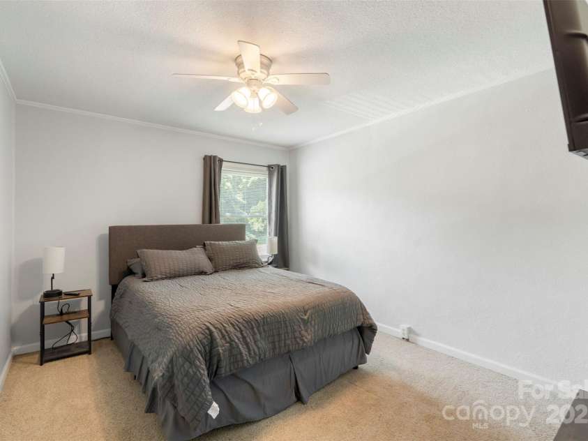 718 Maple Avenue, Gastonia, NC 28054.  MLS# CAR4278763, YatesRealty ID 31453. 