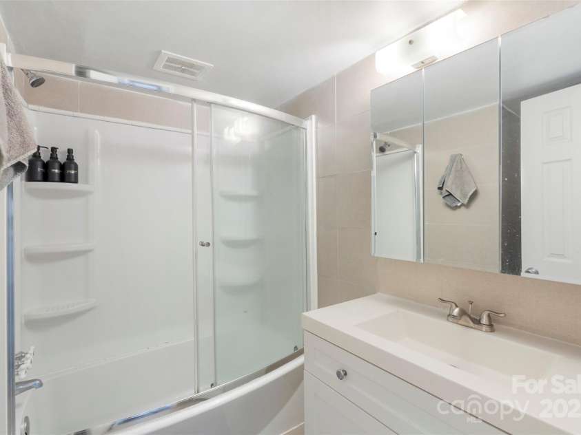 718 Maple Avenue, Gastonia, NC 28054.  MLS# CAR4278763, YatesRealty ID 31453. 