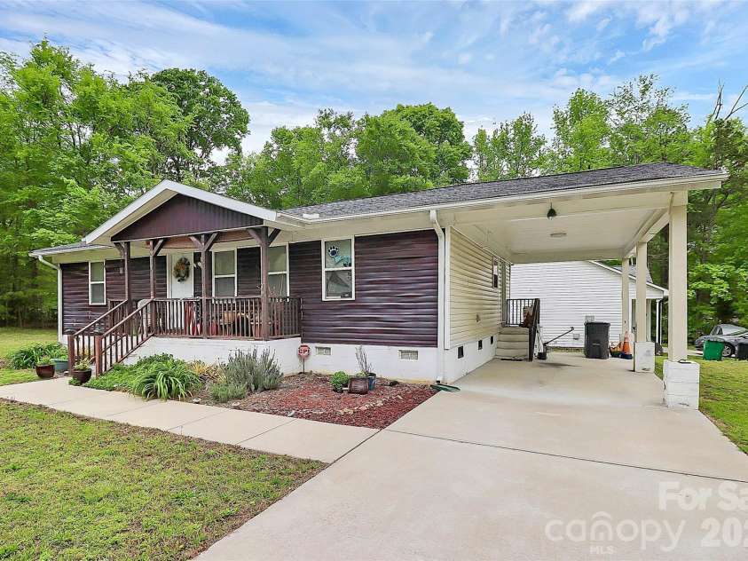 8301 Washington Boulevard, Charlotte, NC 28262.  MLS# CAR4390154, YatesRealty ID 31454. 