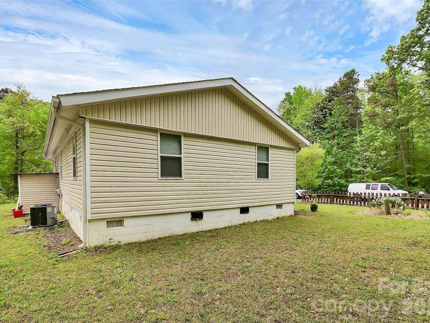 8301 Washington Boulevard, Charlotte, NC 28262.  MLS# CAR4390154, YatesRealty ID 31454. 