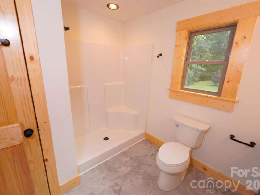 81 Breezy Creek Lane, Maggie Valley, NC 28751.  MLS# CAR4391746, YatesRealty ID 31455. 