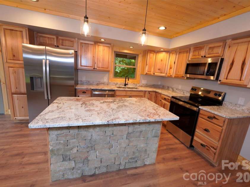 81 Breezy Creek Lane, Maggie Valley, NC 28751.  MLS# CAR4391746, YatesRealty ID 31455. 