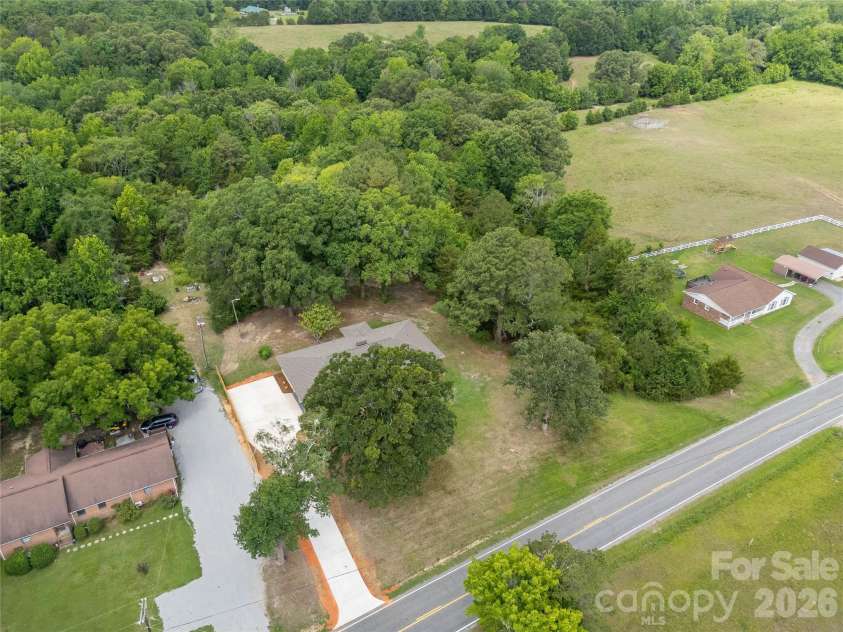 1297 Potter Road, Lancaster, SC 29720.  MLS# CAR4391936, YatesRealty ID 31456. 