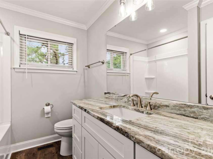 1297 Potter Road, Lancaster, SC 29720.  MLS# CAR4391936, YatesRealty ID 31456. Hall Bath