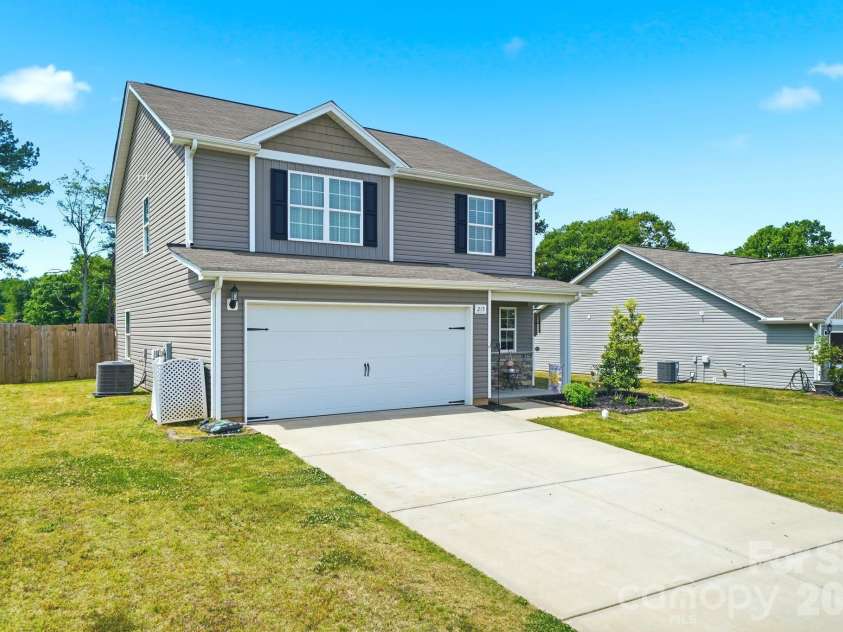 215 Belcaro Drive, Kings Mountain, NC 28086.  MLS# CAR4379600, YatesRealty ID 31457. 