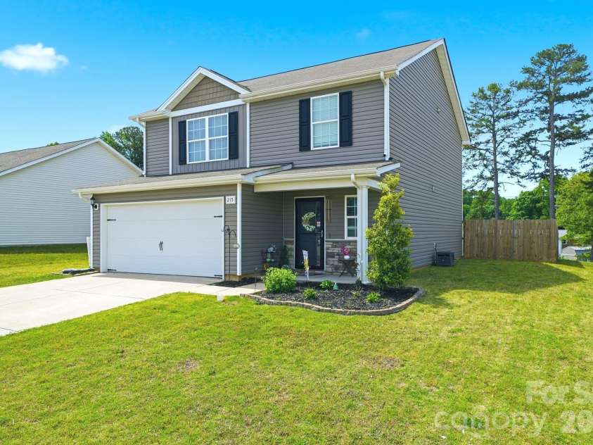 215 Belcaro Drive, Kings Mountain, NC 28086.  MLS# CAR4379600, YatesRealty ID 31457. 