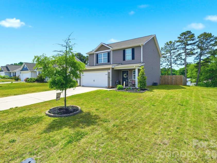 215 Belcaro Drive, Kings Mountain, NC 28086.  MLS# CAR4379600, YatesRealty ID 31457. 