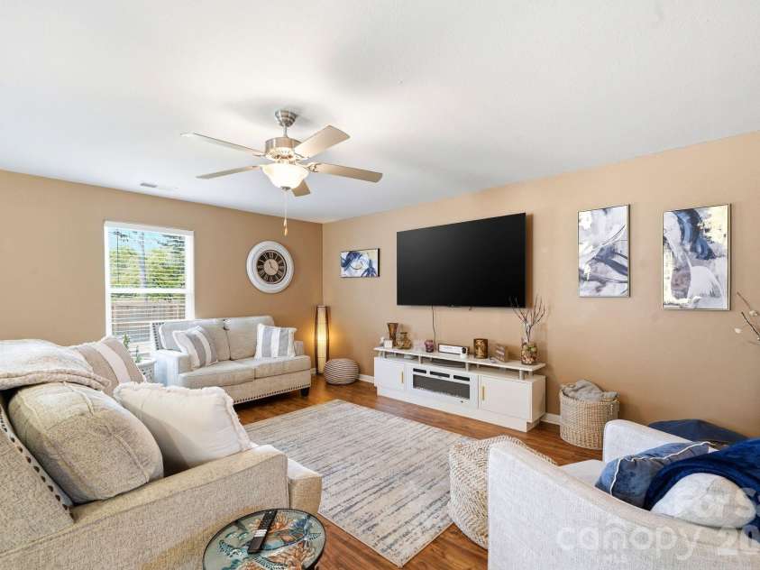 215 Belcaro Drive, Kings Mountain, NC 28086.  MLS# CAR4379600, YatesRealty ID 31457. 