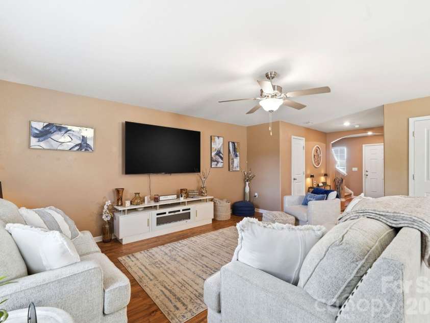 215 Belcaro Drive, Kings Mountain, NC 28086.  MLS# CAR4379600, YatesRealty ID 31457. 