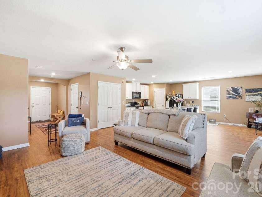 215 Belcaro Drive, Kings Mountain, NC 28086.  MLS# CAR4379600, YatesRealty ID 31457. 