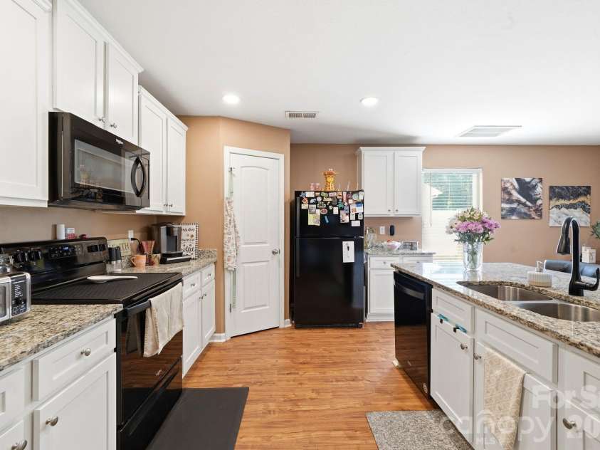 215 Belcaro Drive, Kings Mountain, NC 28086.  MLS# CAR4379600, YatesRealty ID 31457. 