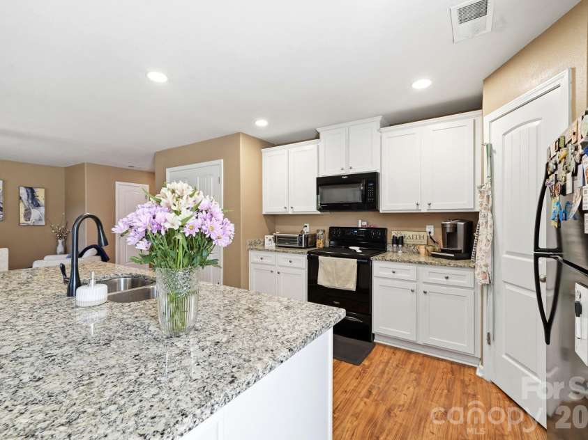 215 Belcaro Drive, Kings Mountain, NC 28086.  MLS# CAR4379600, YatesRealty ID 31457. 