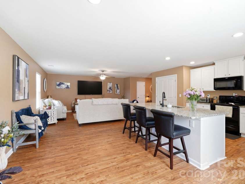 215 Belcaro Drive, Kings Mountain, NC 28086.  MLS# CAR4379600, YatesRealty ID 31457. 